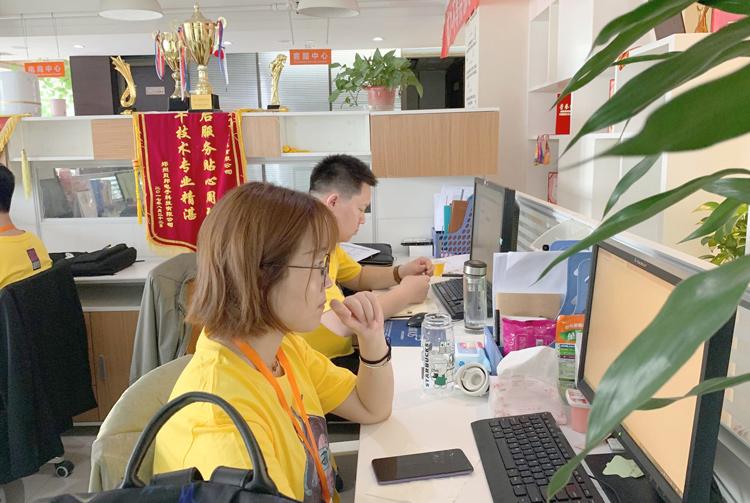 员工跟客户远程沟通